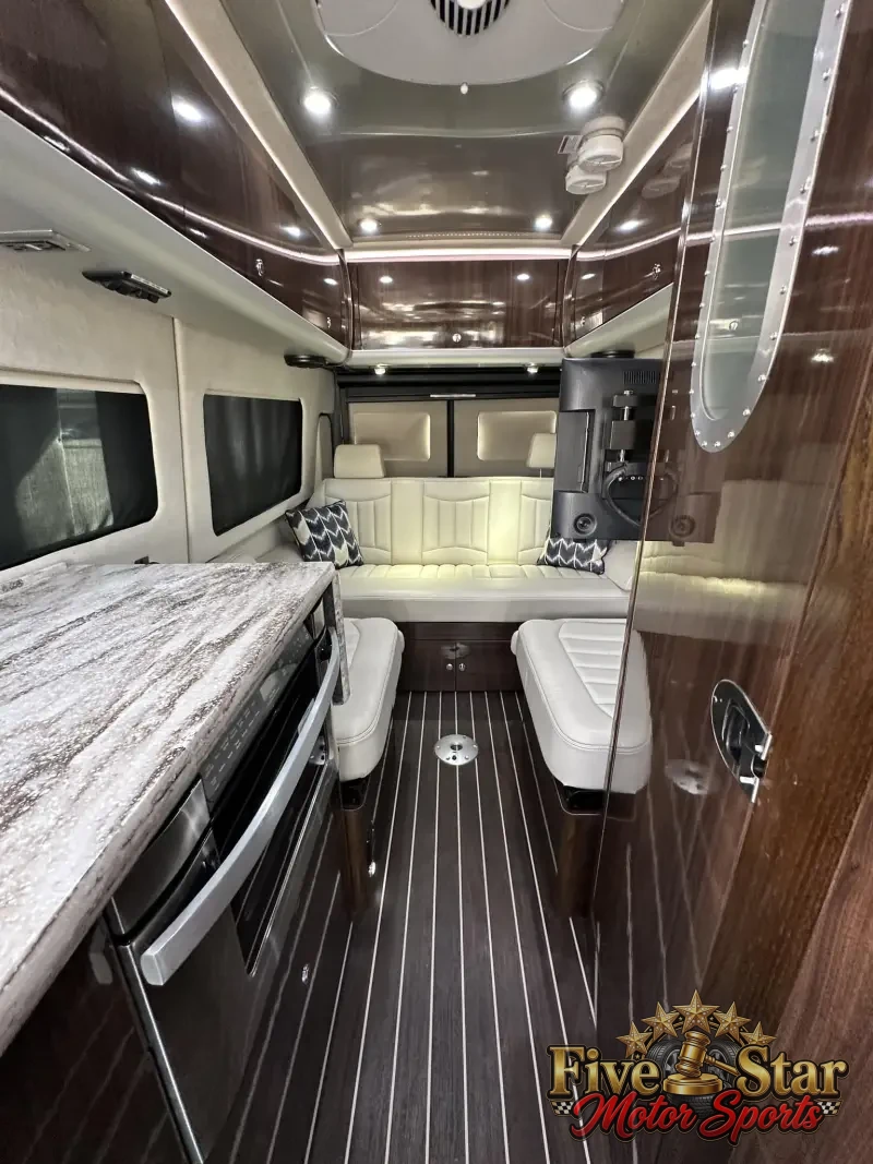 2016 Airstream Interstate EXT Grand Tour Series photo 5