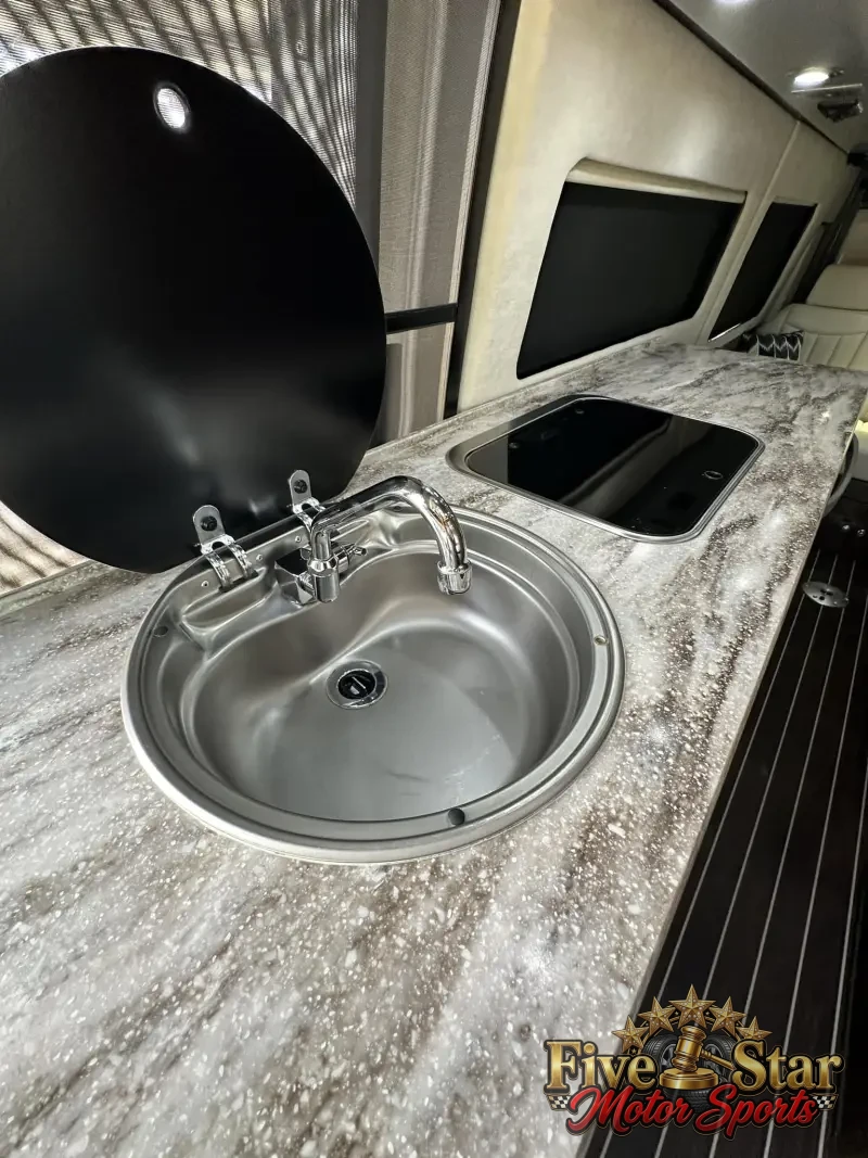 2016 Airstream Interstate EXT Grand Tour Series photo 33