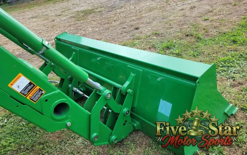 2015 John Deere 5075E photo 18