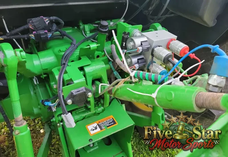 2015 John Deere 5075E photo 33
