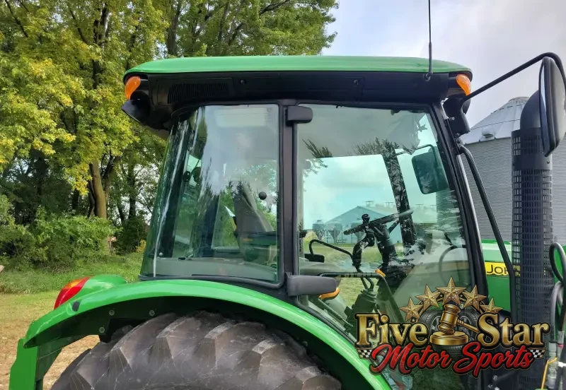 2015 John Deere 5075E photo 36