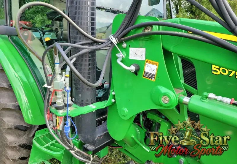 2015 John Deere 5075E photo 24