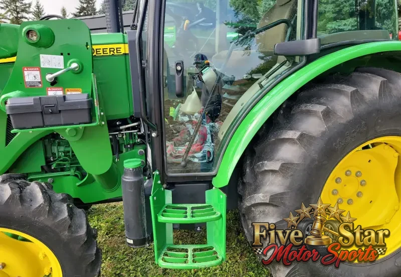 2015 John Deere 5075E photo 37