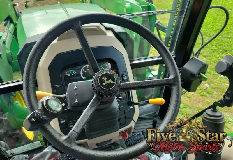 2015 John Deere 5075E photo 59