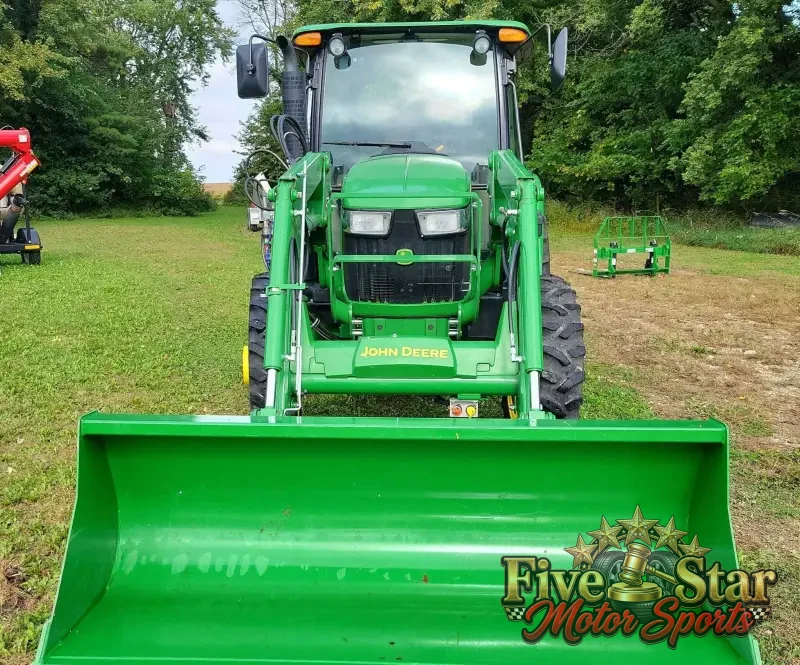 2015 John Deere 5075E photo 2