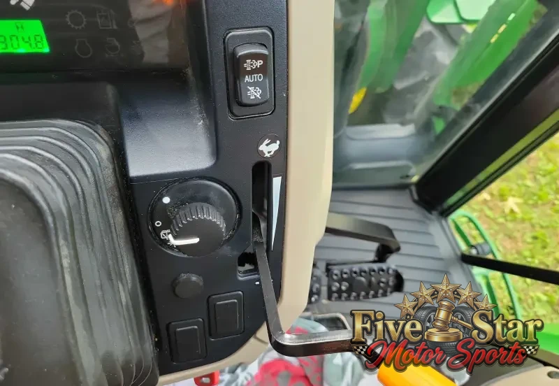 2015 John Deere 5075E photo 61