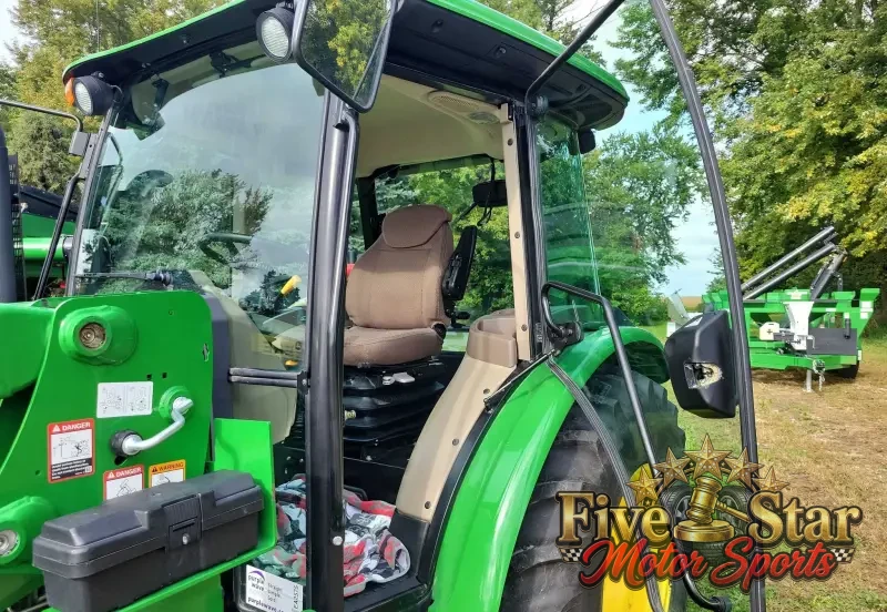 2015 John Deere 5075E photo 39