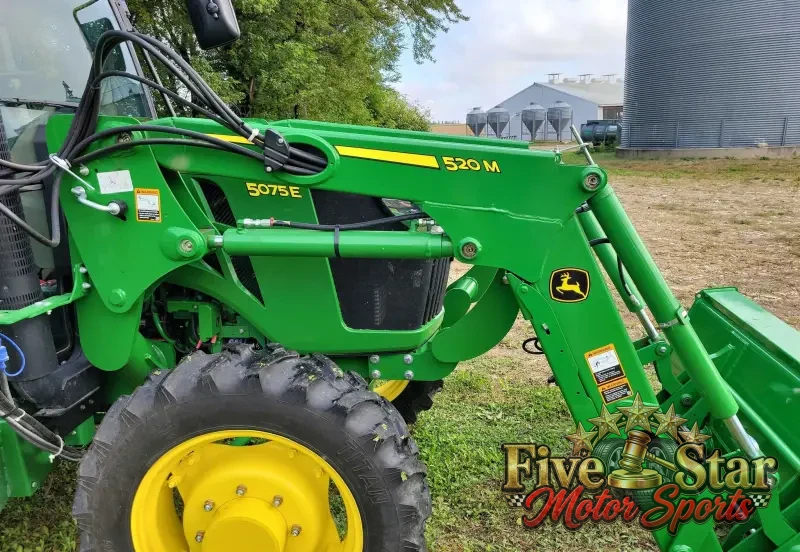 2015 John Deere 5075E photo 21