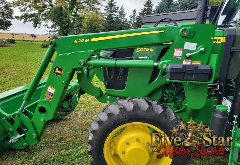 2015 John Deere 5075E photo 12