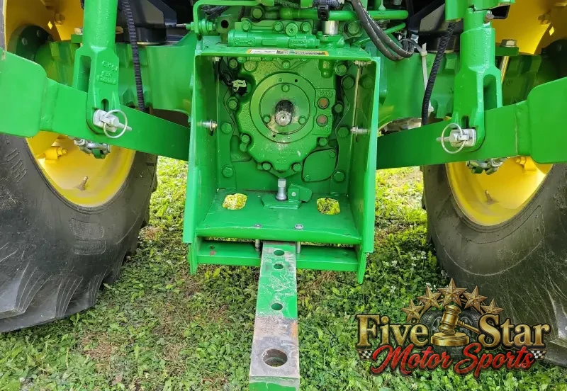 2015 John Deere 5075E photo 31