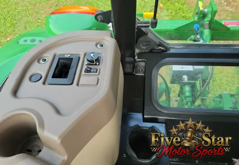 2015 John Deere 5075E photo 54