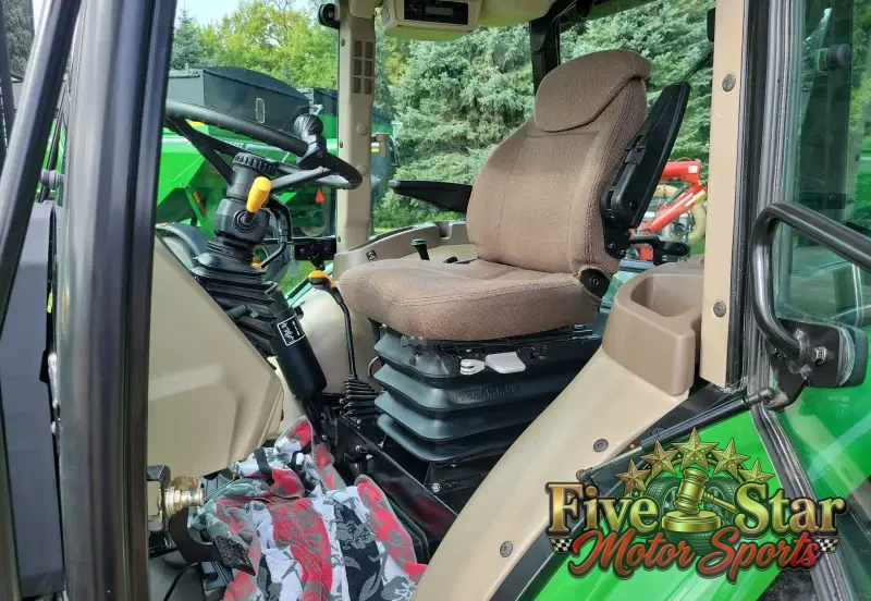 2015 John Deere 5075E photo 40