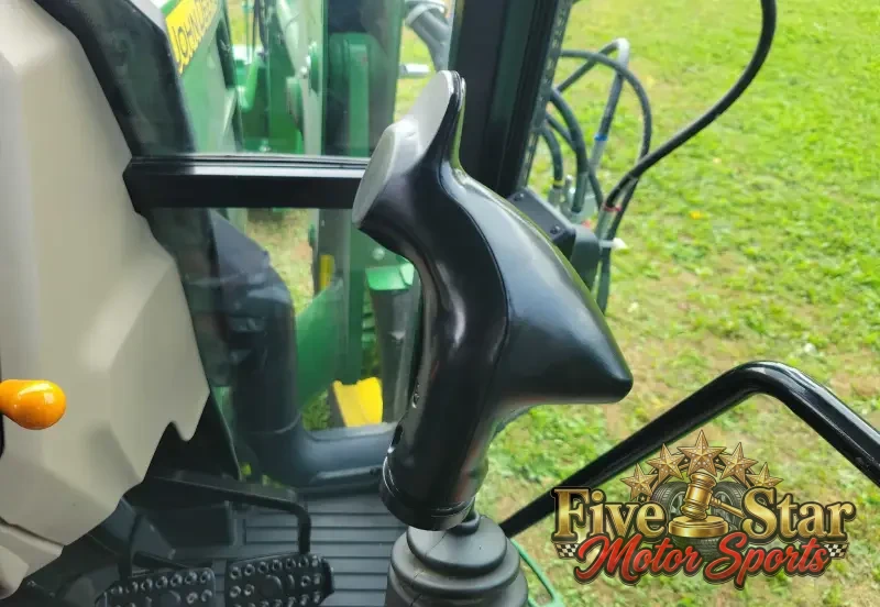2015 John Deere 5075E photo 46