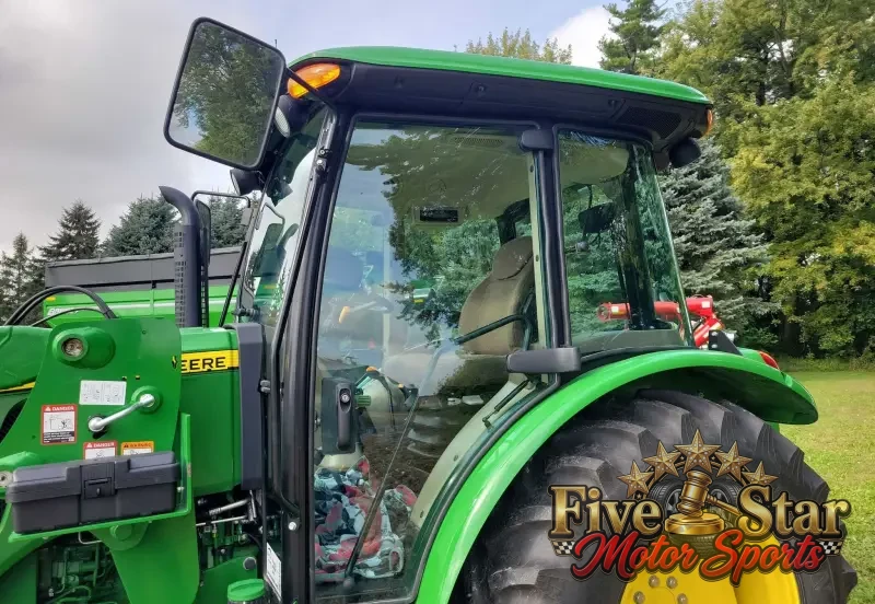 2015 John Deere 5075E photo 38