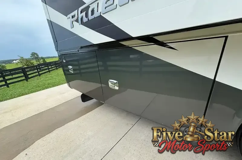 2016 Tiffin Phaeton 36GH photo 19