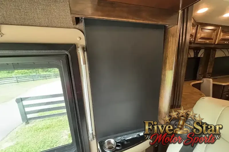 2016 Tiffin Phaeton 36GH photo 89