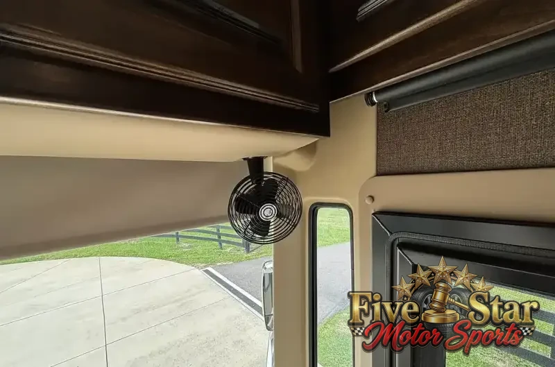 2016 Tiffin Phaeton 36GH photo 99