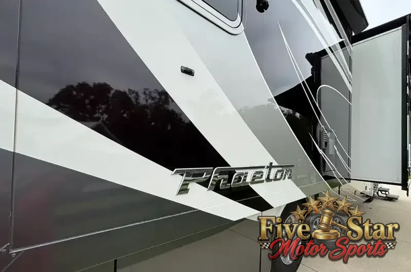 2016 Tiffin Phaeton 36GH photo 17