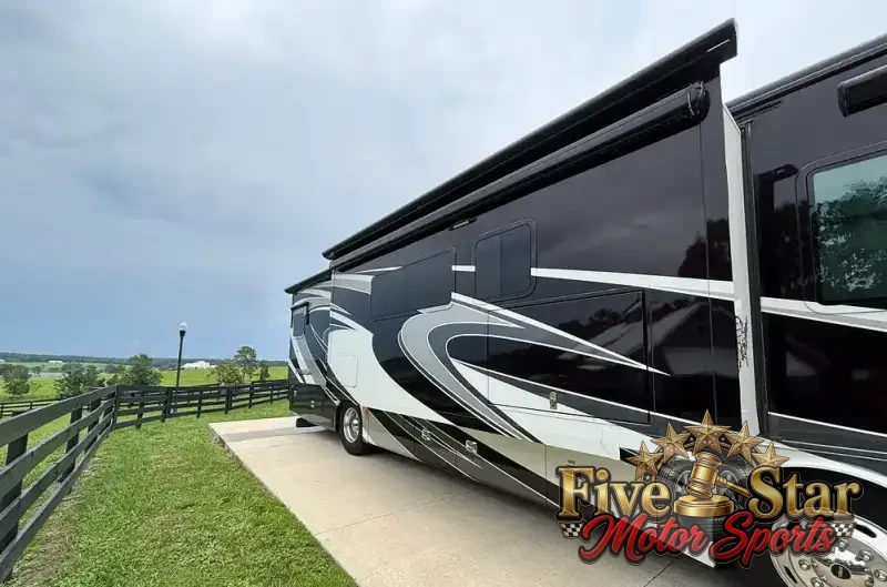 2016 Tiffin Phaeton 36GH photo 26