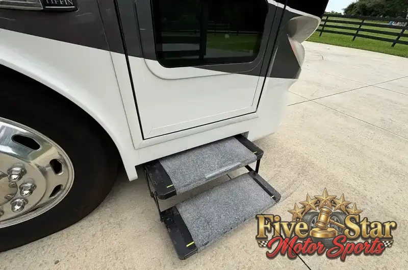 2016 Tiffin Phaeton 36GH photo 27