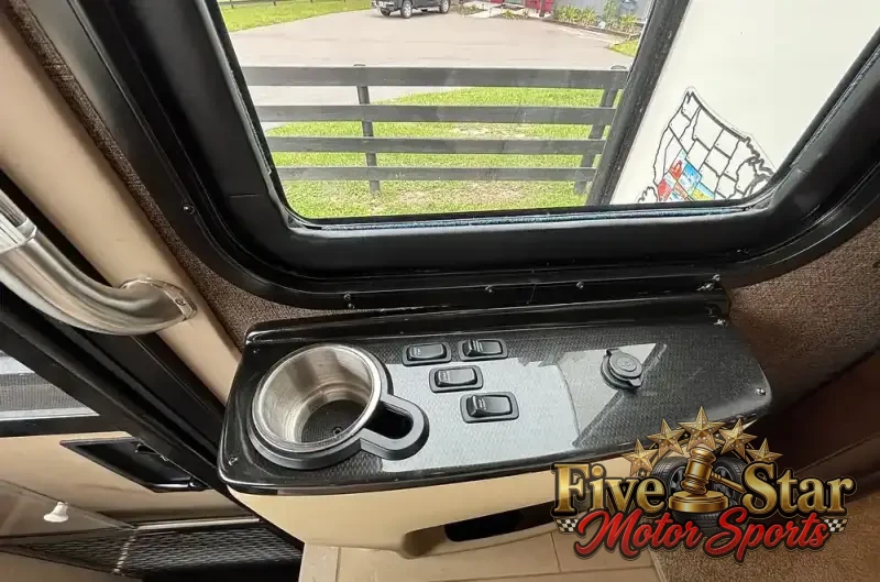2016 Tiffin Phaeton 36GH photo 91