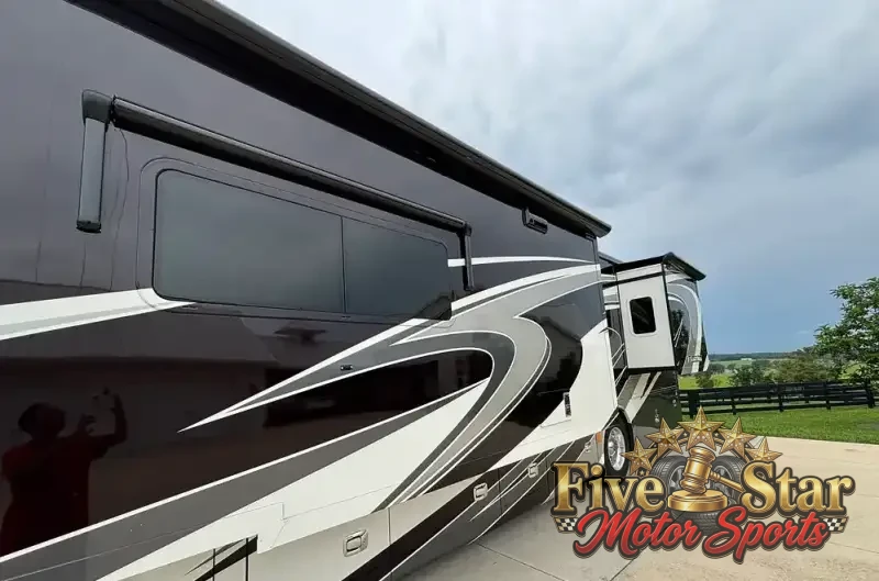 2016 Tiffin Phaeton 36GH photo 9