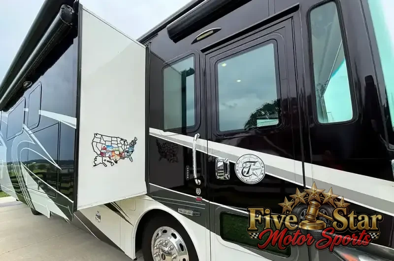 2016 Tiffin Phaeton 36GH photo 29