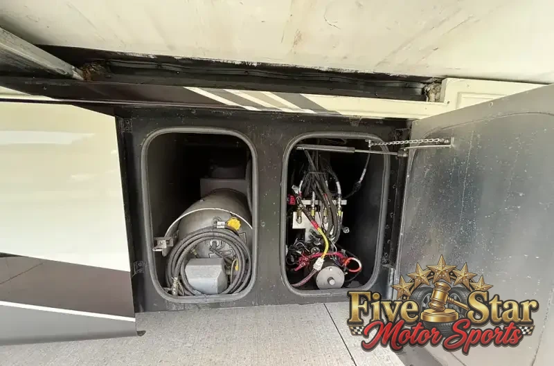 2016 Tiffin Phaeton 36GH photo 25