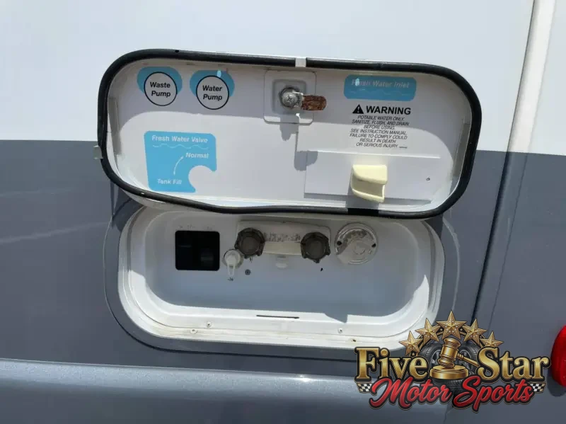 2014 Winnebago View 24g photo 18