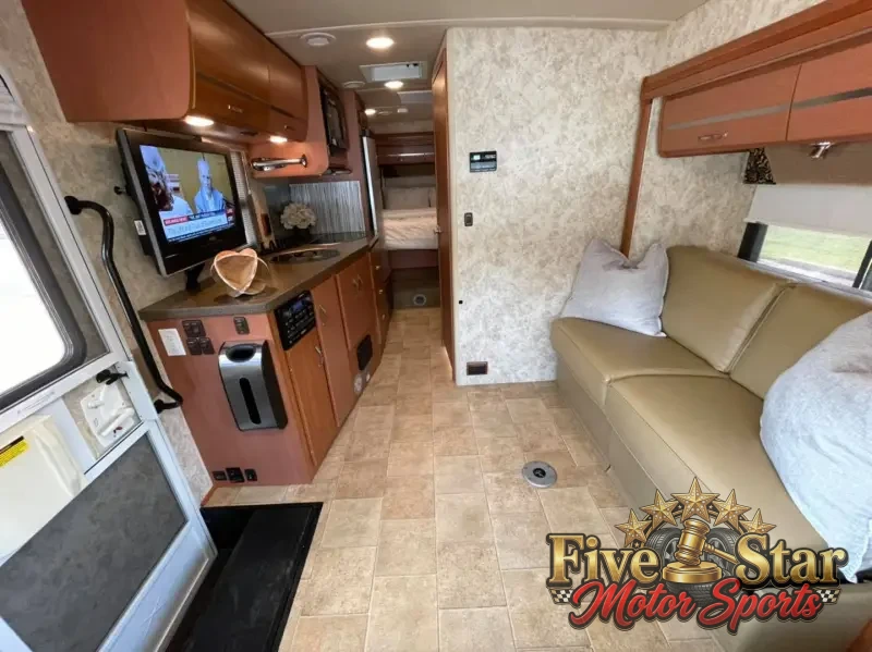 2014 Winnebago View 24g photo 2