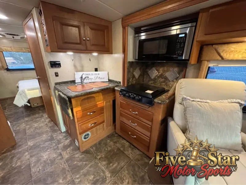 2013 Itasca Cambria 30 photo 6