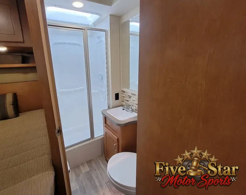 2017 Winnebago Minnie Winnie 22R photo 15