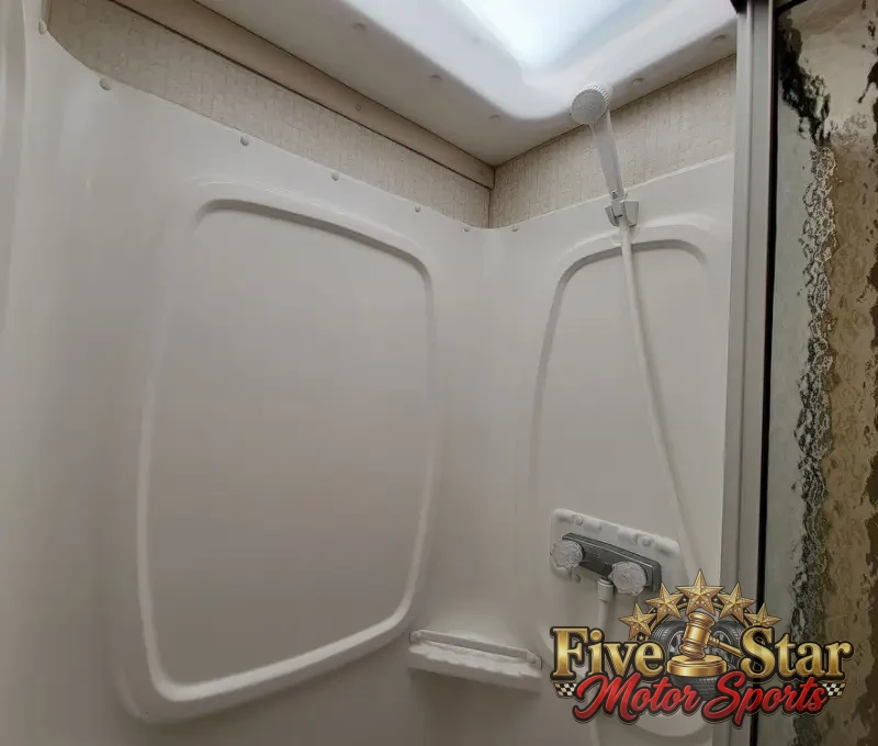 2017 Winnebago Minnie Winnie 22R photo 16