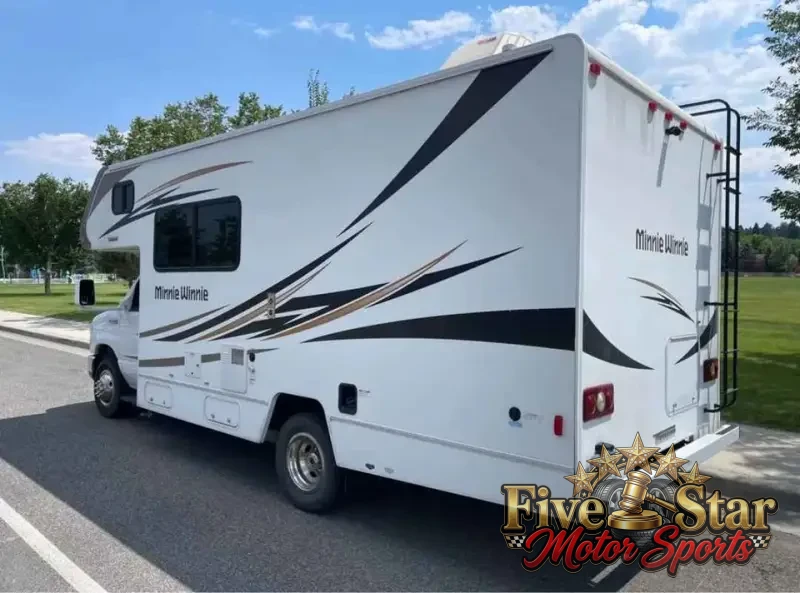 2017 Winnebago Minnie Winnie 22R photo 8