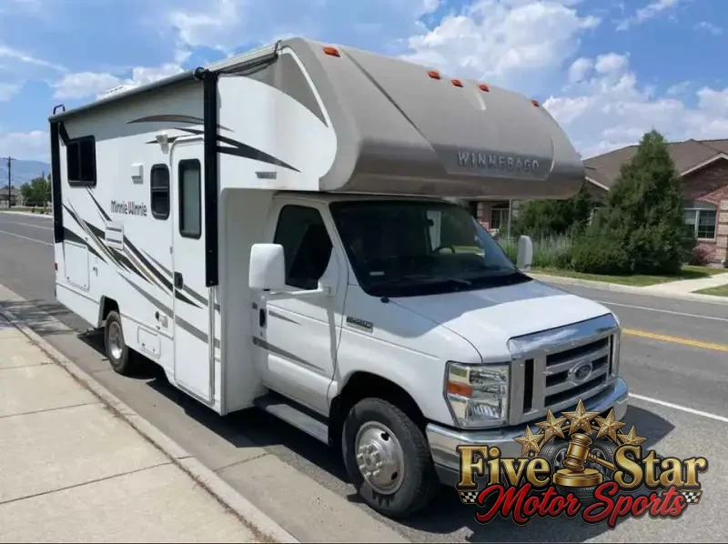 2017 Winnebago Minnie Winnie 22R photo 4