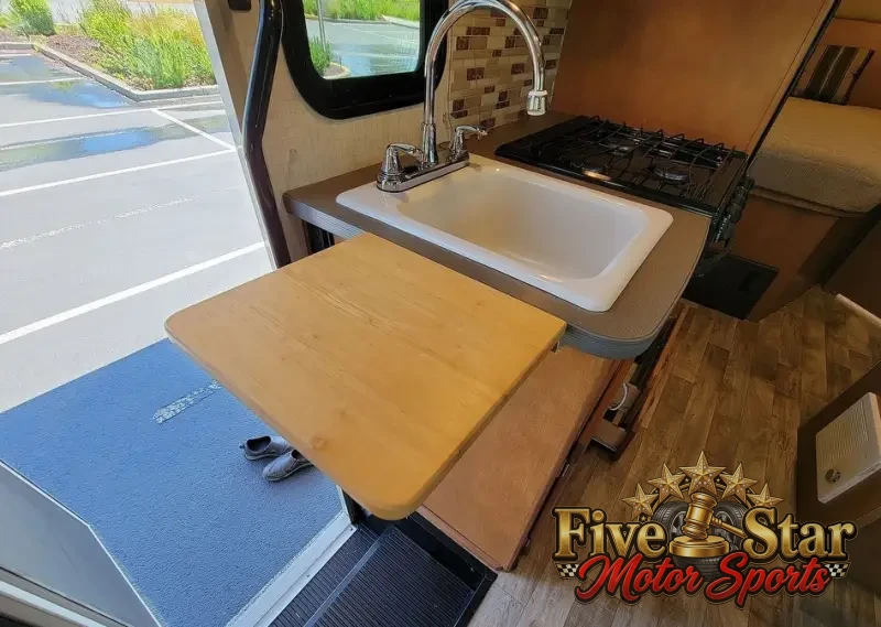 2017 Winnebago Minnie Winnie 22R photo 19