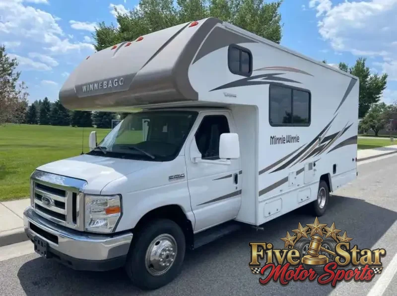 2017 Winnebago Minnie Winnie 22R photo 1