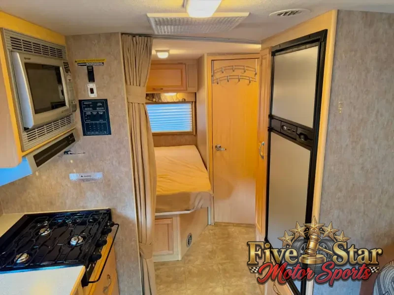 2007 Winnebago Aspect 26A photo 9