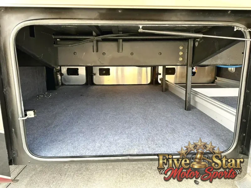 2015 Tiffin Phaeton 40QBH photo 25