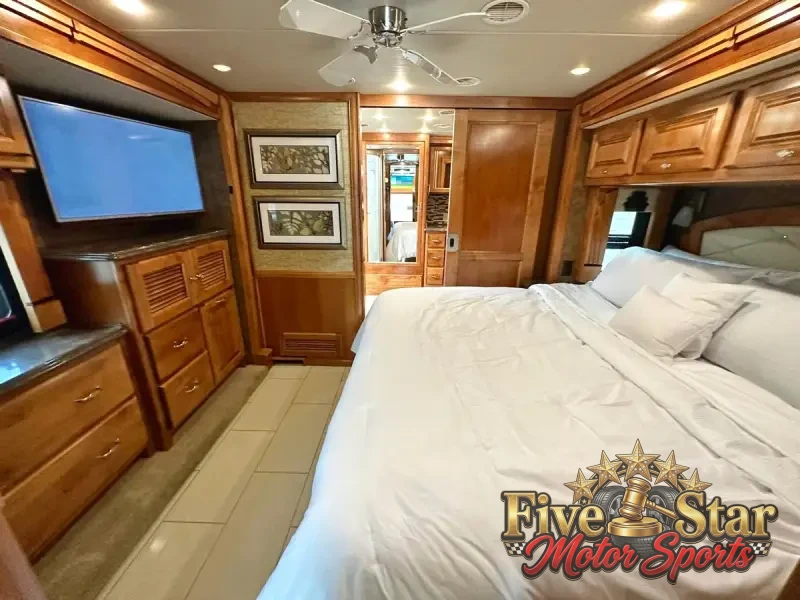 2015 Tiffin Phaeton 40QBH photo 4