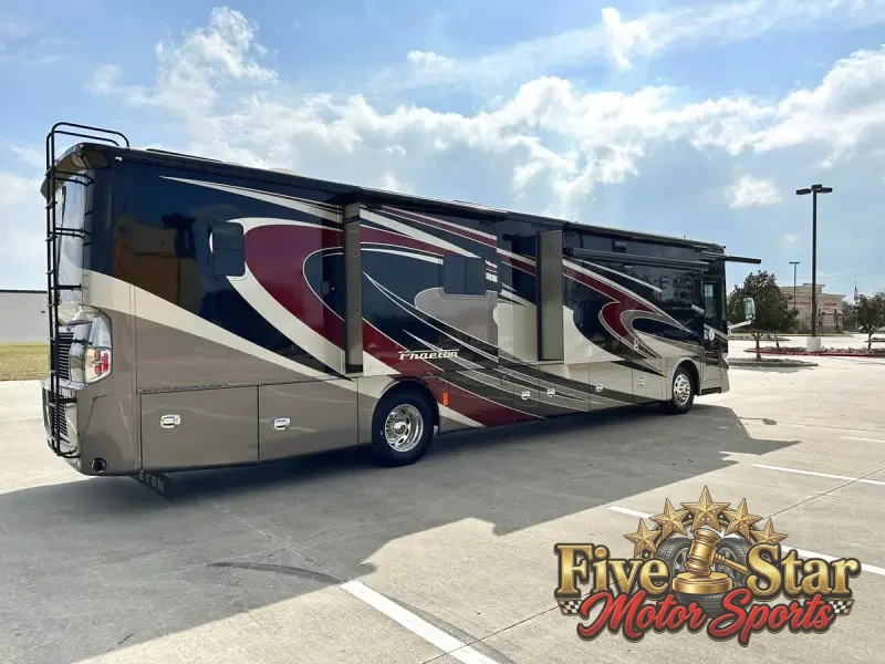 2015 Tiffin Phaeton 40QBH photo 37