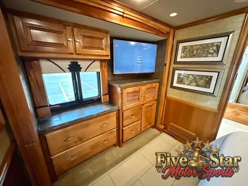 2015 Tiffin Phaeton 40QBH photo 12
