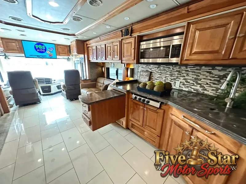 2015 Tiffin Phaeton 40QBH photo 17
