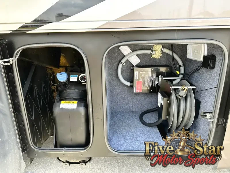 2015 Tiffin Phaeton 40QBH photo 23
