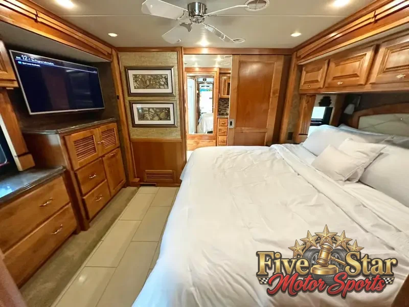 2015 Tiffin Phaeton 40QBH photo 6