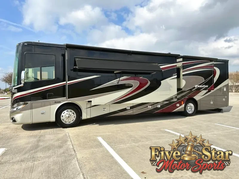 2015 Tiffin Phaeton 40QBH photo 32