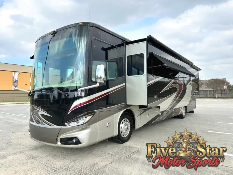 2015 Tiffin Phaeton 40QBH photo 1