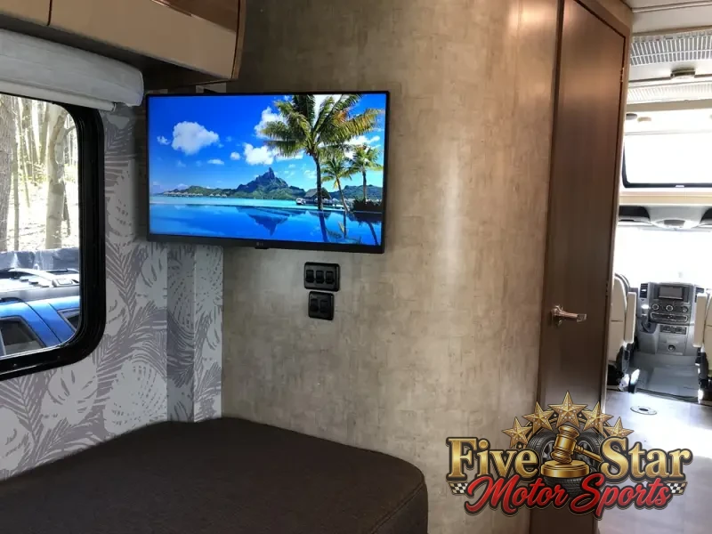 2015 Winnebago View Profile 24V photo 9