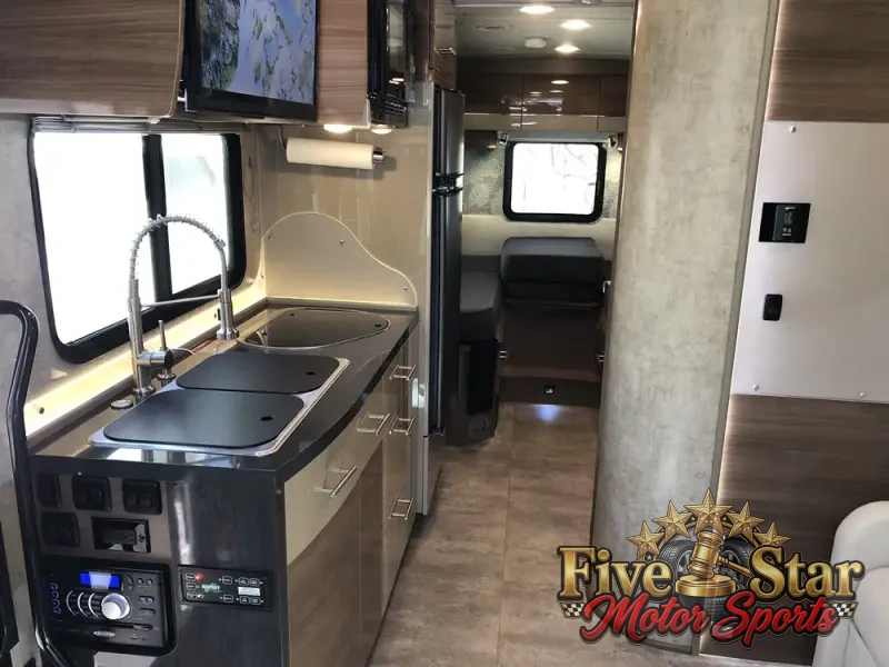 2015 Winnebago View Profile 24V photo 17