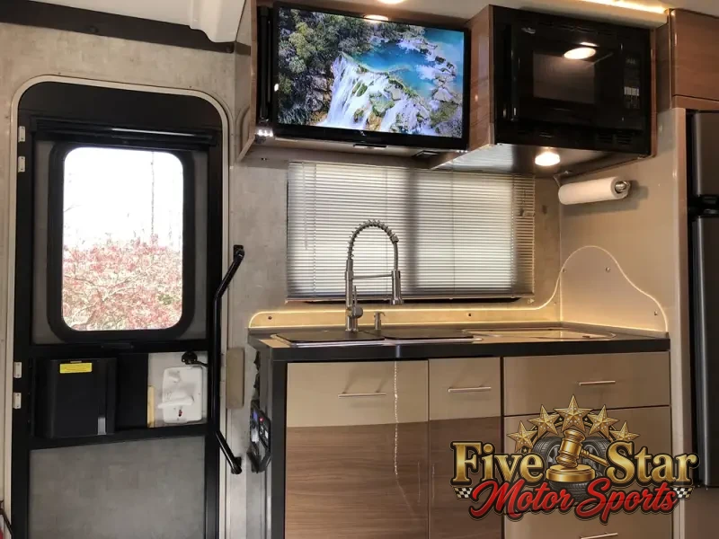 2015 Winnebago View Profile 24V photo 15